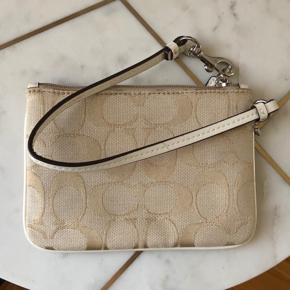 Coach wristlet NWOT - Picture 4 of 5